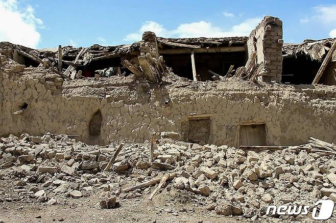 22일(현지시간) 아프가니스탄 팍티카주 가얀에서 지진으로 무너진 주택. 2022.06.22/뉴스1 © AFP=뉴스1 © News1 김민수 기자