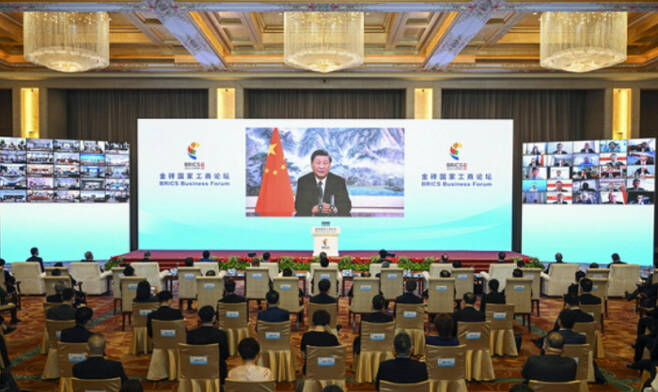 시진핑 중국 국가주석이 22일 열린 브릭스 국가 비즈니스포럼 개막식에서 기조연설을 하고 있다. 중국 외교부 홈페이지 캡쳐