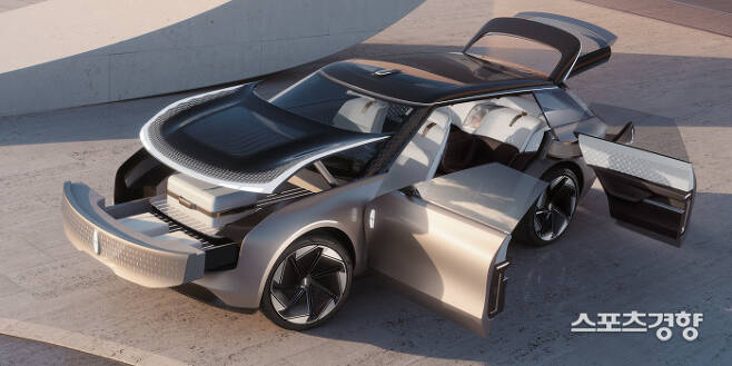 링컨의 미래 전기차 콘셉트카 ‘스타’. 미래 럭셔리 링컨 전기차 모델에 대한 방향성을 엿볼 수 있는 모델이다.