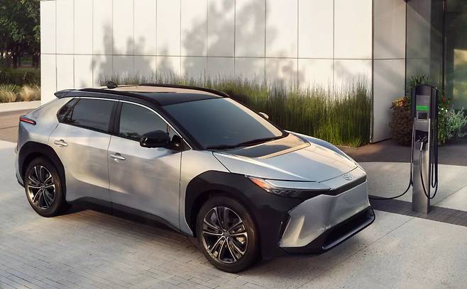 도요타가 올해부터 생산을 시작할 예정인 첫 순수 전기차 'bZ4X'./도요타 제공