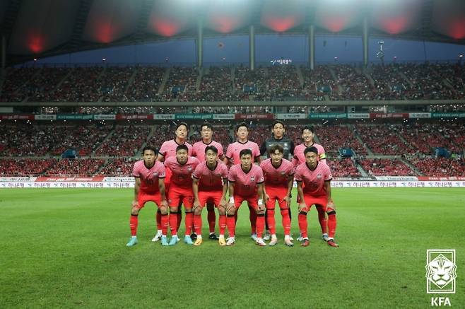 오는 11월 열리는 카타르월드컵에서는 본선 엔트리가 기존 23명에서 26명으로 3명 늘어난다. 사진은 지난 14일 이집트와의 평가전을 앞둔 한국 대표팀의 베스트11. /사진=뉴스1(대한축구협회)
