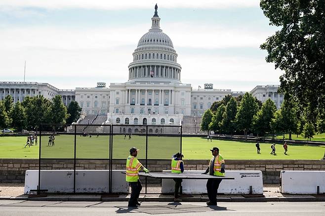 미국 상원이 지난 23일(현지시각) 초당적 총기규제법안을 가결했다. 사진은 미 워싱턴 소재 미 의회 전경. /사진=로이터