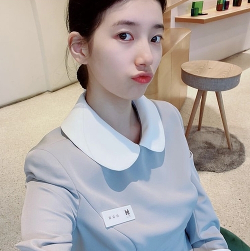 Singer and actor Bae Suzy encouraged Anna to watch.Bae Suzy posted two photos on the 24th, along with an article entitled Today at 8 pm # Anna is released; many departments.In the photo, Bae Suzy attracted Sight with her pure beauty and clean skin.The netizen responded Fascinational and I will see and so on.The Coupang play series Anna, which will be released for the first time on the 24th, is a story of a woman who has lived a completely different life, starting with a small lie.Bae Suzy is a Yumi who is tired of a hard life and Anna who enjoys a colorful life.By the second half, a woman is fully digesting the life of a woman, raising expectations.