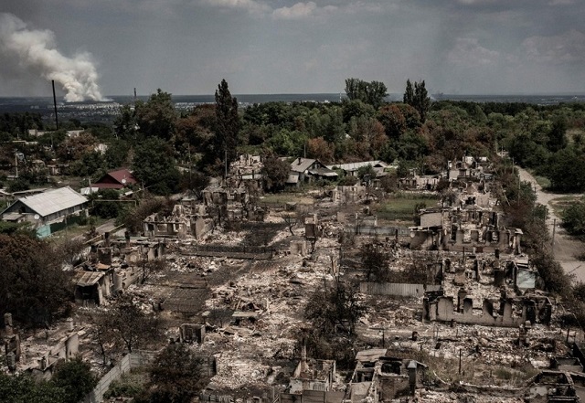 러군 무차별 포격에 초토화된 우크라 돈바스 마을. AFP연합뉴스