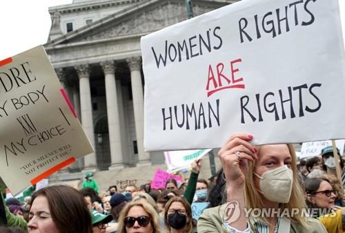 미국 대법원 앞에서 벌어진 낙태권 옹호 시위 [로이터=연합뉴스]