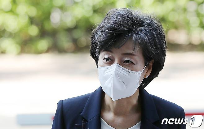 박순애 사회부총리 겸 교육부 장관 후보자가 27일 서울 여의도 한국교육시설안전원에 마련된 인사청문회 준비 사무실로 출근하며 소감을 밝히고 있다. 2022.5.27/뉴스1 © News1 구윤성 기자