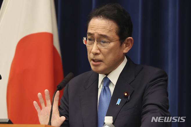 [도쿄=AP/뉴시스]지난 15일 기시다 후미오 일본 총리가 총리 관저에서 기자회견을 가지고 발언하고 있다. 2022.06.20.