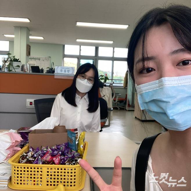 이유미 선생님(왼쪽)과 노서현 리포터.