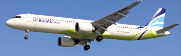 코타키나발루 노선에 투입되는 에어부산의 최신형 항공기 A321LR 항공기.  에어부산 제공