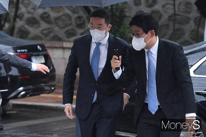 구광모 LG그룹 회장이 27일 서울 중구 정동제일교회에서 열린 정의선 현대자동차그룹 회장 장녀 진희씨 결혼식에 참석하고 있다. /사진=장동규 기자