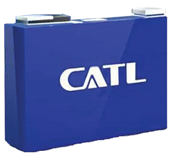 전기차용 양극재 시장에서 리튬인산철(LFP)에 집중하는 중국 CATL의 각형 배터리.