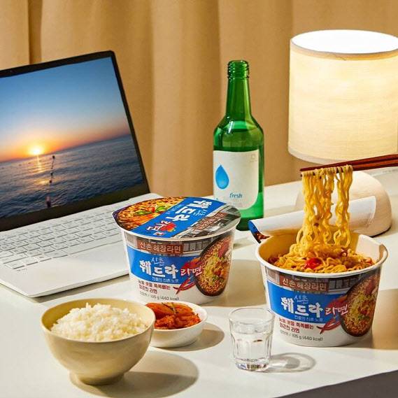 서울 ‘신촌 해장라면’ 노포 훼드라와 편의점 CU가 협업 출시한 ‘훼드라 라면’.(사진=BGF리테일)