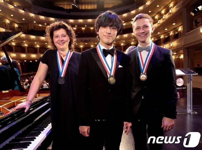 피아니스트 임윤찬(18)이 세계적인 피아노 콩쿠르인 '제16회 반 클라이번 국제 피아노 콩쿠르'에서 우승했다. 올해 60년을 맞은 이 대회 역사상 최연소 우승이다. (반 클라이번 재단 트위터) 2022.6.19/뉴스1