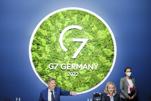 5월 26일 독일 베를린에서 G7 환경·기후·에너지 담당 장관 회의가 열린 가운데 로버트 하벡 독일 경제·기후장관이 회의를 진행하고 있다. 베를린=AP 뉴시스