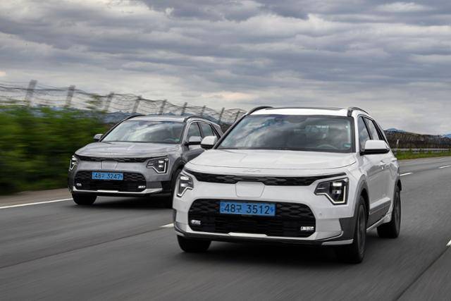 기아가 최근 출시한 전기차 디 올 뉴 니로EV 주행 모습. 기아 제공