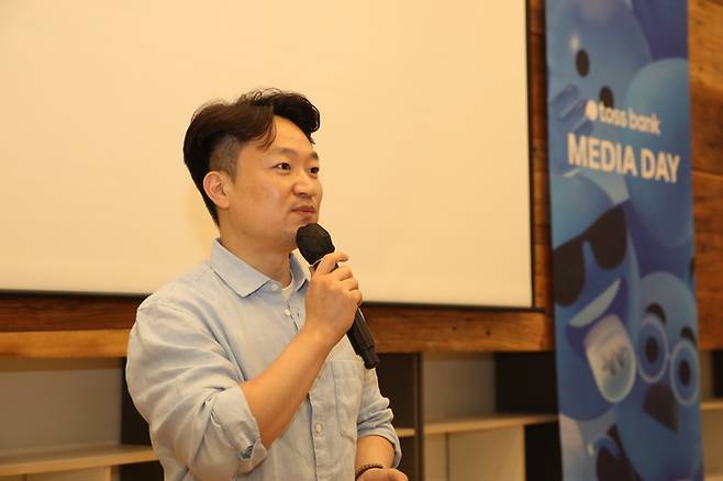 홍민택 토스뱅크 대표가 28일 서울 명동 커뮤니티하우스에서 열린 미디어데이에서 발언하고 있다.  토스뱅크 제공