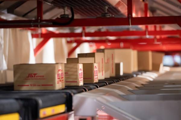 Việt Nam has seen rapid growth in e-commerce in recent years, and demand for logistics services is growing commensurately. — Photo courtesy of J&T Express