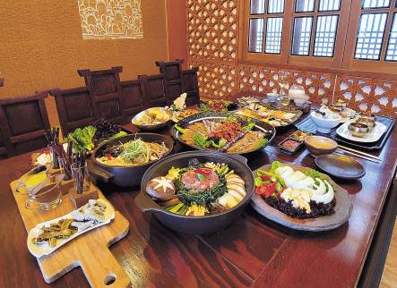 주막 콘셉트의 ‘식객’촬영지 운암정.