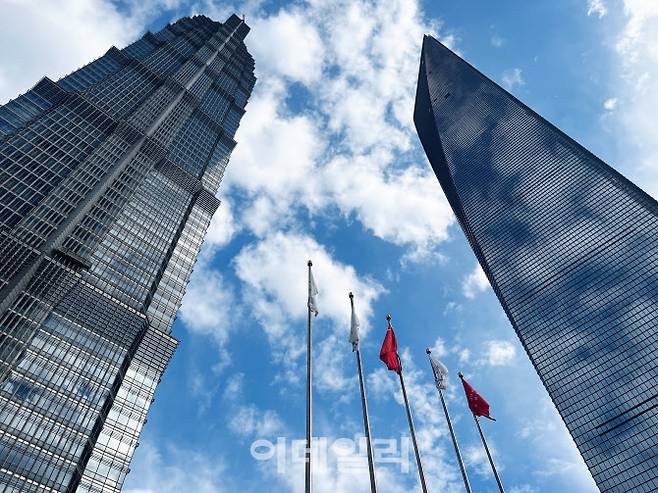 중국 상하이의 고층빌딩. 사진=신정은 특파원