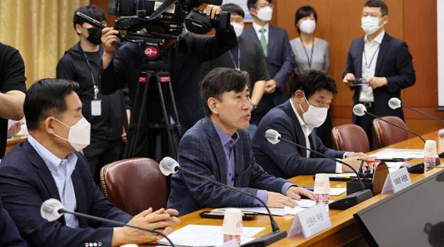 하태경 국민의힘 해수부 공무원 피격사건 진상조사단 TF 단장이 29일 서울 종로구 외교부 청사를 방문, 조현동 외교부 차관과의 간담회에서 발언을 하고 있다. 이한호 기자