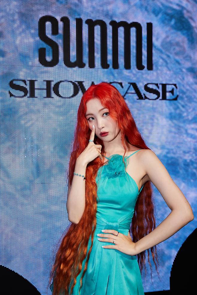 Sunmi poses during a press conference for her new digital single “Heart Burn” in Seoul on Wednesday. (Abyss Company)