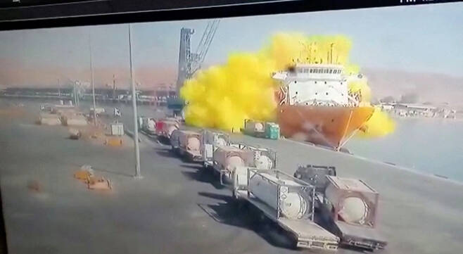지난 27일(현지시각) 영국 방송매체 BBC는 "요르단의 유일한 항구도시 아카바에서 염소가스 탱크가 폭발해 도시가 '노란색 구름'으로 뒤덮였다"고 전했다. 사진은 사고 당시 모습. /사진=로이터