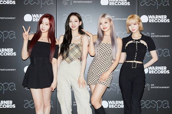 ▲ 미국 LA 워너레코드 사옥을 방문한 에스파. 제공|SM엔터테인먼트