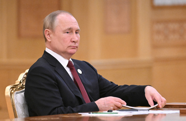 (아시가바트 로이터=뉴스1) 우동명 기자 = 블라디미르 푸틴 러시아 대통령이 29일(현지시간) 투르크메니스탄 수도 아시가바트에서 열린 카스피해 국가 정상회담에 참석을 하고 있다.   (C) 로이터=뉴스1