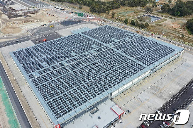 LG전자가 2019년 12월 호주 최대 물류단지 '무어뱅크 물류단지'에 공급했던 태양광 모듈 네온 2./사진=뉴스1