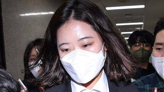 지난달 2일 박지현 더불어민주당 공동비상대책위원장이 서울 국회에서 6·1 지방선거 패배의 책임을 지고 비대위원 총사퇴를 밝힌 후 대표실을 나서고 있다. 뉴스1