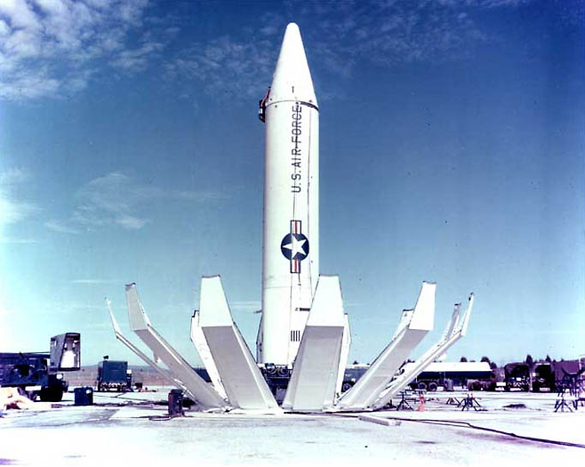 1958년 대륙간 탄도미사일(ICBM)을 갖추지 못했던 미국은 튀르키예에 주피터 준중거리 미사일(MRBM)을 배치해 모스크바를 사거리에 들게했다. 사진은 미국의 주피터 미사일. 삼인 제공