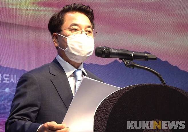 더불어민주당 육동한 춘천시장이 1일 취임사를 하고 있다. (춘천시 제공)