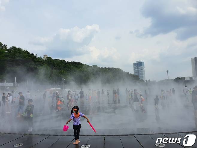 수원 광교호수공원 수경시설이 지난 달부터 가동을 시작했다. 배수아 기자./ © 뉴스1
