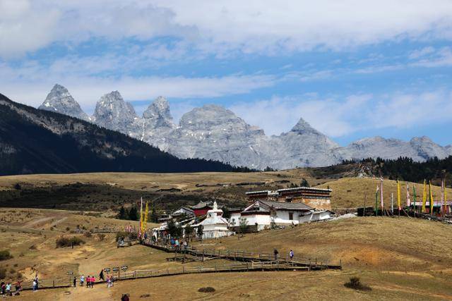 옥룡설산 모우평 설화사. 윈난에서 가장 높은 곳에 위치한 사원이다. ⓒ최종명