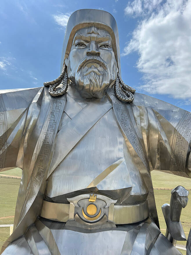 몽골 곳곳에서 칭기즈칸의 흔적을 찾을 수 있다.
