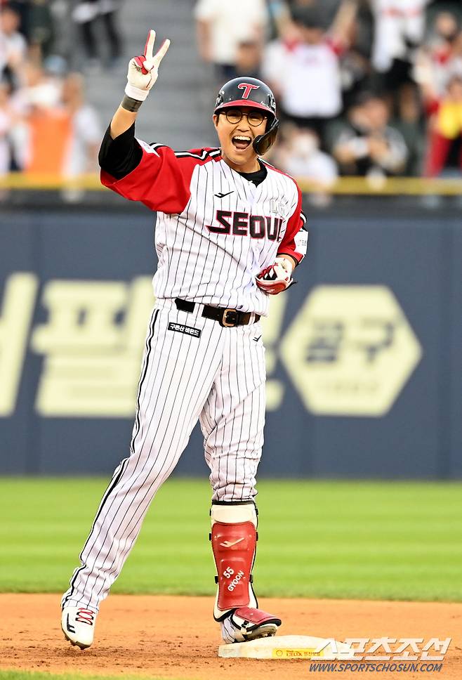 2022 KBO리그 롯데 자이언츠와 LG 트윈스의 경기가 3일 잠실야구장에서 열렸다. 7회말 2사 2,3루 LG 채은성이 2타점 2루타를 치고 환호하고 있다. 잠실=허상욱 기자wook@sportschosun.com/2022.07.03/