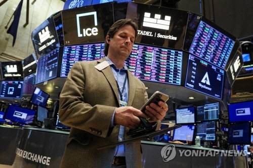 ▲ NYSE 입회장에서 근무하는 트레이더의 모습.연합뉴스