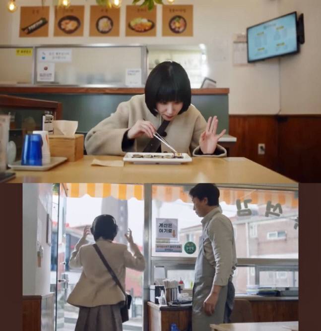 ‘이상한 변호사’ 우영우가 우영우 김밥을 먹고 출근하고 있다. 1회 갈무리.