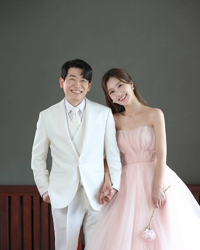On the afternoon of the 6th, Kim Do-yeon showed off his wedding photo through his instagram and boasted about Husband Oh Jin-seung.Ive heard so many people congratulate me on the news, and once again thank you, Im not even asking for a wedding invitation, so Ill try to get more precious people to my feet soon.Kim Do-yeon, who gathered his gaze with the words Please wait, said, I did not know it would be a reality so soon, but I marriage.The first meeting was, Radio DJ and guest, not Spark at first sight, but... I knew it even in a short recording time of about 30 minutes.This is a really good person! And said the first meeting with Oh Jin-seung.Kim Do-yeon, who revealed his first meeting story with Oh Jin-seung and his affection for Oh Jin-seung in a long sentence, also unveiled a wedding picture of a good-looking woman.The appearance of a couple who resembled a smiling mouth gave birth to warmth.Kim Do-yeon finished the long article asking netizens to bless marriage.On the other hand, KBS announcer Kim Do-yeon marriages with doctor and online content creator Oh Jin-seung on October 15th.Im sure many people congratulated me. Thank you again. Wedding invitations are not requested. Ill be running. Wait.I didnt expect it to come true so soon. Im marriage. Today Im going to introduce my boyfriend.The first meeting, Radio DJ and guest. Spark wasnt at first sight, but I knew it in a short recording of half an hour.This is a really good man!Ive seen the connection between us, the connection, and Ive seen him. Hes a much better man than I thought.She was calm, sweet, delicate, and mature.I was a man of lacking sexualities, and I wanted to be like him, and the world he looked at was so warm that I wanted to live with him.Of course, we have a good code. We like people, we like them, we like them, we pursue them.Im sorry. Its the first and last time Ive ever been to a grand prank.The bottom line is I meet good people and make a home soon. Bless you, or... The shortcomings are: Turn on the snow filter and look pretty.Photo = Kim Do-yeon Instagram