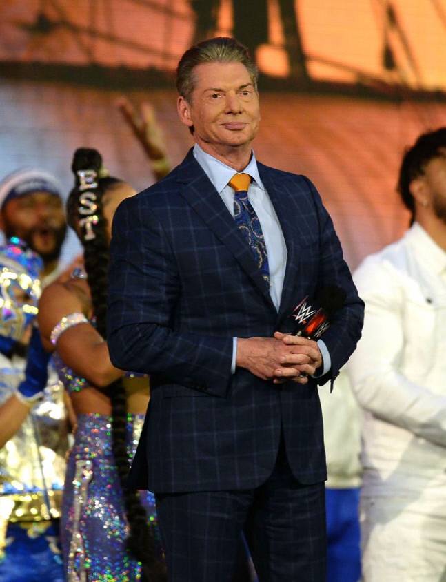 WWE 빈스 맥마흔 전 회장이 지난해 미국 플로리다주 탬파에서 열린 레슬매니아 이벤트에서 연설하고 있다. 탬파 | 로이터연합뉴스