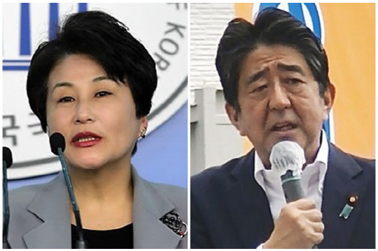 전여옥(왼쪽) 전 국회의원과 고(故) 아베 신조 전 일본 총리. <연합뉴스>
