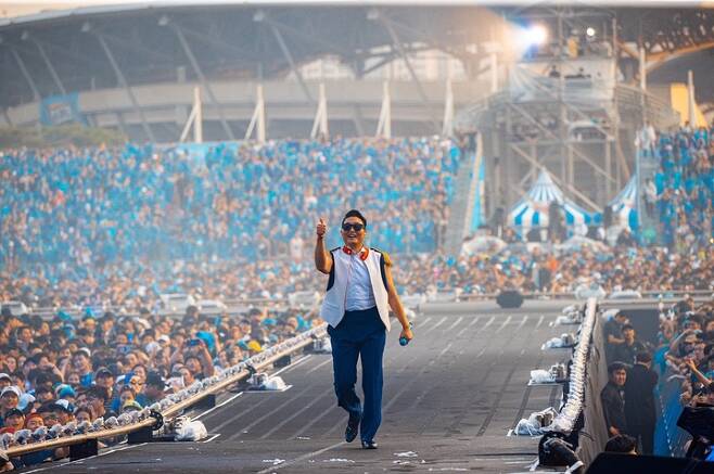 a performance that has recently been criticized for political correctnessleading role in solving the performance industrys DroughtActor Ma Dong-Seok in the video warns about 30,000 Audiences crowded at the Incheon Asiad Main Stadium on the afternoon of the 9th day (?), and the soaking show Summer Sweg (SUMMER SWAG) 2022 by Singer and producer PSY (PSY) opened.Ma Dong-Seok, who turned into a trainer in the concert opening video, constantly trained him to PSY, saying, Its been a long time, I think youre doing well (playing).And at 6:58, PSY, waiting under the stage, said, Its been three years, really, Im shaking. And opened the stage for the performance with Light Now.As the cool stream drew parabola, it soaked up the standing seats as well as the designated seats, as PSY shouted: Incheon weather is awesome.Since then, hit song parades such as entertainer, what was it like and shake have been followed.The show was a big show for PSY, Brand. Every summer, it was a hot show. But this time, a month before it was held, it was followed.In the extreme situation of spring Drought, the fact that about 300 tons of water per episode (the Humb Show All States Tour is scheduled for 9 times this year) is used online, and various debates have arisen.In fact, even the beginning of this debate is unfair to PSY, which, as you know, uses more water from All States golf courses, Blackwater Park, than PSYs soaking show.In addition, PSYs soaking takes place over the rainy season and during the heatwaves; it has no connection to the draughty spring and fall.If you watch the performance directly, you think you shoot the water column without hesitation, but I do not think it is being wasted directively.In addition, water used in Humbaksho is drinking water; Suwon FC of drinking water and Suwon FC of agricultural water are known to be managed separately.Of course, when there is a shortage of water, PSY is also considered to be precious for the Fucking All States tour, but even if it is delivered to the Drought area, it does not have a significant impact on the Drought sea of ​​the rural area with hundreds of thousands of tons of reservoirs.Farmers are also asking the government to think about the installation of facilities that can prepare for the draught in the area rather than pointing out the water used in the festival.But PSYs Concert is working on the performance industrys Drought: The soaking show was due to Corona19, which was held in three years. Concert is not just PSYs property.It is a structure in which not only the family members of the agency, but also the officials of the concert company, equipment rental, security company officials, and restaurant officials near the performance hall coexist.An official of the house, which opened the door until late this night, said, It is good that many young customers come and eat a lot.It also filled the lives of Audiences who lived in a tight daily life.A couple in their early 30s who wore a blue T-shirt, a dress code of a soaking show, said, The weather is hot and hard to work, so I feel like I am frustrated like a spring, but today I seem to be erroneous.Separately, the Humbing Show, which is held in the absence of Corona 19 yet to be terminated, also faced concerns that wet Mask could lead to risks such as bacterial breeding due to water sprayed during the performance, which provided four Masks, including waterproofing, to keep them replaced.However, moral social responsibility can be asked to the PSY related to the Drought.He is a star with influence, so he is able to take a position by taking a position to sympathize with the difficulties of members of the community.It is in a position to speak out rather than a golf course or Blackwater Park official.Of course, there should be a orientation for this political correctness (Political Correctness and PC).However, when talking about this part, there is a voice that PSY has already had a positive impact on the community at the same time.PSY participated in the cheering contest in the 2002 Korea-Japan World Cup, and when the global craze was created with the Gangnam Style in 2012, it performed free performances in the plaza in front of Seoul City Hall in October, raising pride and solidarity in our culture.Many foreigners, including British nationality, also visited the Humbing Show performance hall.If you mentioned this part together and asked me to try morally for a better performance, I would have formed more consensus.As the influence of K-pop grows, social responsibility for various areas such as climate and environment is required as well as problems such as pleasure and solidarity.Britpop band Cold Play is considering how to drive power with the momentum generated when Audiences play on the dance floor in order to reduce the amount of carbon emitted through the world tour. This can be applied in the future.This concert, which was held for about 4 hours, played a role as a concert that enjoys all together as a stage of PSY, a performing craftsman.Showmanship, which embraced Audience, remained, and manners that encompassed Audience in their 10s and 50s were also excellent.The super-luxury guest lineup still remained, and Singer and actor Rain (Jung Ji-hoon) and Singer Jessie were strong on this day.In particular, Jessie recently had rumors online after her contract with PSY-led agency Pin Nation expired, which Jessie still showed off her strong loyalty with PSY.Please love Pination and PSY brother a lot, he said throughout the performance.And after his stage was over, the two took a certified photo on the side of the stage, and PSY laughed brightly and said thank you to her.In addition, it is a concern that Sugar, a BTS who co-produced the title song That of PSYs 9th album Saidagu recently, will be a guest in the future.In addition, PSY continued to pay tribute to Shin Hae-cheol (1968-2014), a musician he admires, in this concert.When singing the tribute song DREAM about Shin Hae-cheol, a large water screen was created with a water column to create the shape of Shin Hae-cheol.PSYs soaking tickets are sold out at once every time, and then there is a war (although the sale should be avoided).PSY Soaking Show 2022 will be held at the Seoul Jamsil Olympic Stadium on the 15th and 16th and 17th, Suwon FC World Cup Stadium auxiliary stadium on the 23rd, the Gyonggang Line general stadium on the 30th, Yeosu Jinnam Sports Complex on August 6, Daegu Stadium main stadium on the 13th and 14th, and Busan Asiad auxiliary stadium on the 20th.This is the first time that the Gyeonggang Line and Yeosu performances are made in the hope that there will be no performance culture throught area.