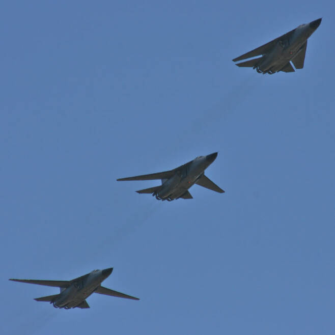 호주 공군의 F-111 편대 가변익기. (출처: Jason B)