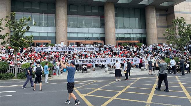 7월 10일 중국 허난성 정저우시에서 열린 대규모 시위 (출처:구글)