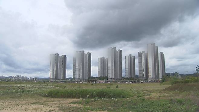 충북 청주의 한 민간임대아파트에는 현재 900여 세대가 입주해 있다.