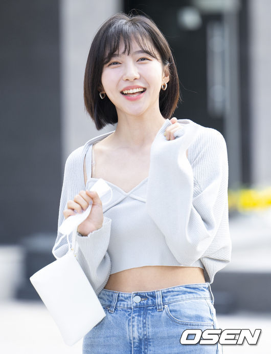 Park Eun-bin, Kang Tae-oh, Kang Ki-young, and Joo Hyun-young attended the Party with staff and finished with a meaningful time.On the 15th, ENA Wednesday-Thursday evening drama Extraordinary Attorney Woo Party with staff was held at a restaurant in Gangnam District, Seoul.Park Eun-bin, who appeared first, appeared in a black blouse and beige pants.Park Eun-bin, who had a fresh haircut, a signature hairstyle of Jung Wooyoung, waved at the reporters and waved happily, posing and leaving a picture.Especially when Park Eun-bin took off his mask, the elasticity burst out around him.Park Eun-bins beauty covered in the mask was refreshingly colored around, and Park Eun-bin showed Jung Wooyoung and Circles personnel corporation Woo Young-young at the request of reporters to pose.Then came Kang Tae-oh, Kang Ki-young and Joo Hyun-young; Kang Tae-oh appeared in comfortable outfits, including black T-shirts and black pants.Taking off his mask, Kang Tae-oh caught his eye with a large dog charm and waved happily.The child actor Oh Ji-yul, who played young Jung Wooyoung, and Jeon Bae-su, who played Jung Wooyoungs father, Woo Jeong-hwan, also appeared.Jeon Bae-su showed a witty pose to write Kimbap as he runs Jung Wooyoung Kimbap.Joo Jong-hyuk of Kwon Min-woo gave a smile with a pose that looked at somewhere like a nickname Kwon Mo-su.Ha Yoon-kyung of Choi Yoon-kyung, who was in the sunshine of spring, and Ha Young, who gave a reversal in the episode 2, also attended.Joo Hyun-young, who plays Circle, showed off her fashionable look in croppy fashion with a thin waist emphasis.ENA Wednesday-Thursday evening drama Extraordinary Attorney Woo is a drama depicting the survival of a large law firm by a new Lawyer Jung Wooyoung (Park Eun-bin), who has both a genius brain and autism spectrum.Extraordinary Attorney Woo, which was first broadcast on the 29th of last month, has a 10% TV viewer rating in front of the eyes, exceeding 9.6% in six times from TV viewer ratings of 0.9%.