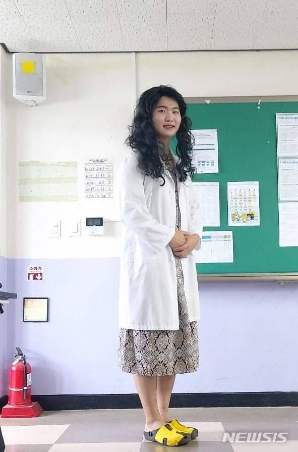 의정부고등학교 학생이 오은영 정신건강의학과 의사를 패러디하고 있다. 의정부고 학생자치회 제공