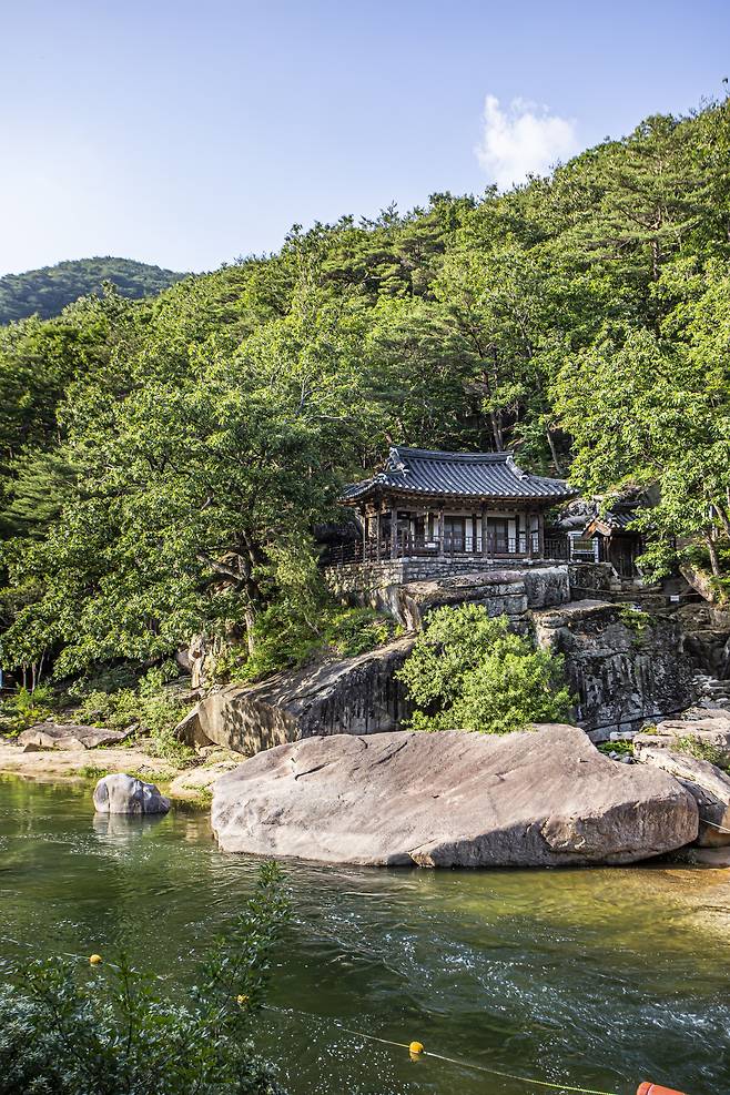 우암 송시열의 강학 공간 '암서재'가 자리한 '화양구곡'의 4곡 '금사담'. 화양구곡의 중심이 되는 곳이다. / 김종연 영상미디어 기자