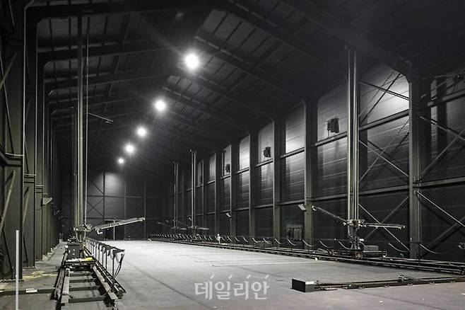 한국광기술원 LED 조명실증센터에는 국내 최대(세계 두 번째) 규모의 도로조명실측동이 있다. ⓒ한국자동차기자협회