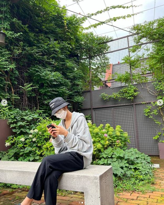 Jung Dong-won posted a photo on Instagram on Saturday with a V-Za emoticon.In the photo, Jung Dong-won was wearing a hoodie bucket hat and glasses and was in the Apgujeong place in Gangnam-gu, Seoul.Fans commented on Shuss My Love, I am so beautiful and beautiful, I am healing Prince Wool, I seem to be taller, I am cool even if I go to the general manager.